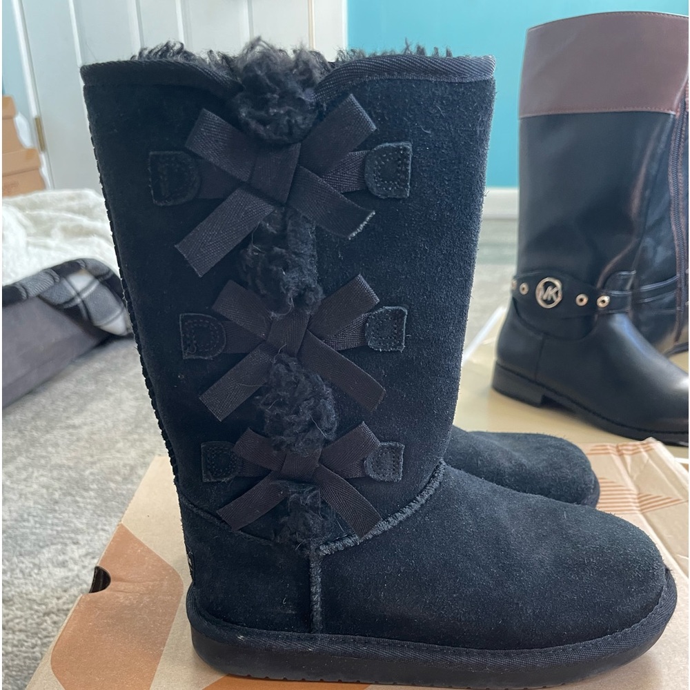 Size 1 kids Koolaburra black boots